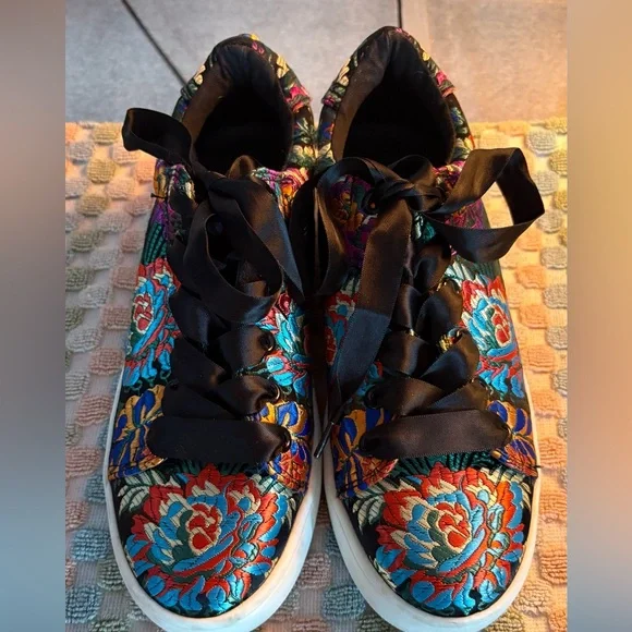 Steve Madden Brody Embroidered Women's Sneakers - Picture 4 of 8